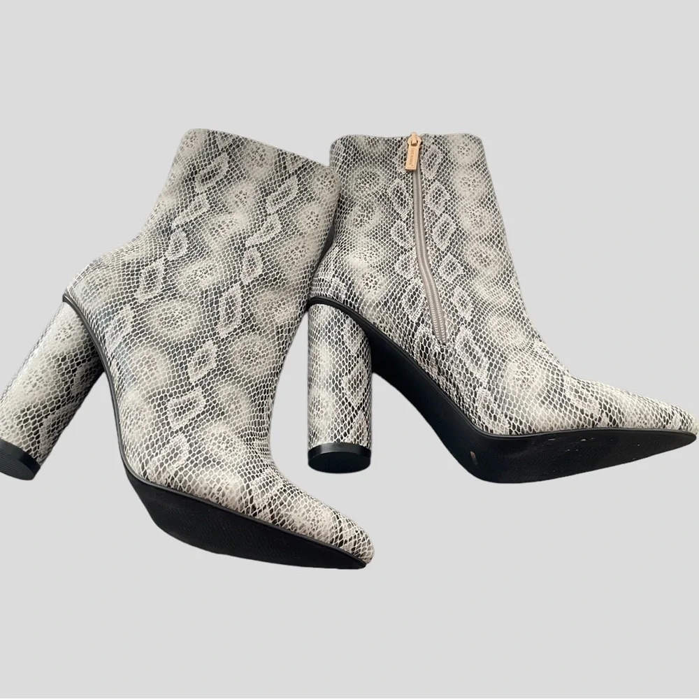 Cape Robbin Chunky Python Block‎ High Heel Bootie Snake Print Size 8.5
